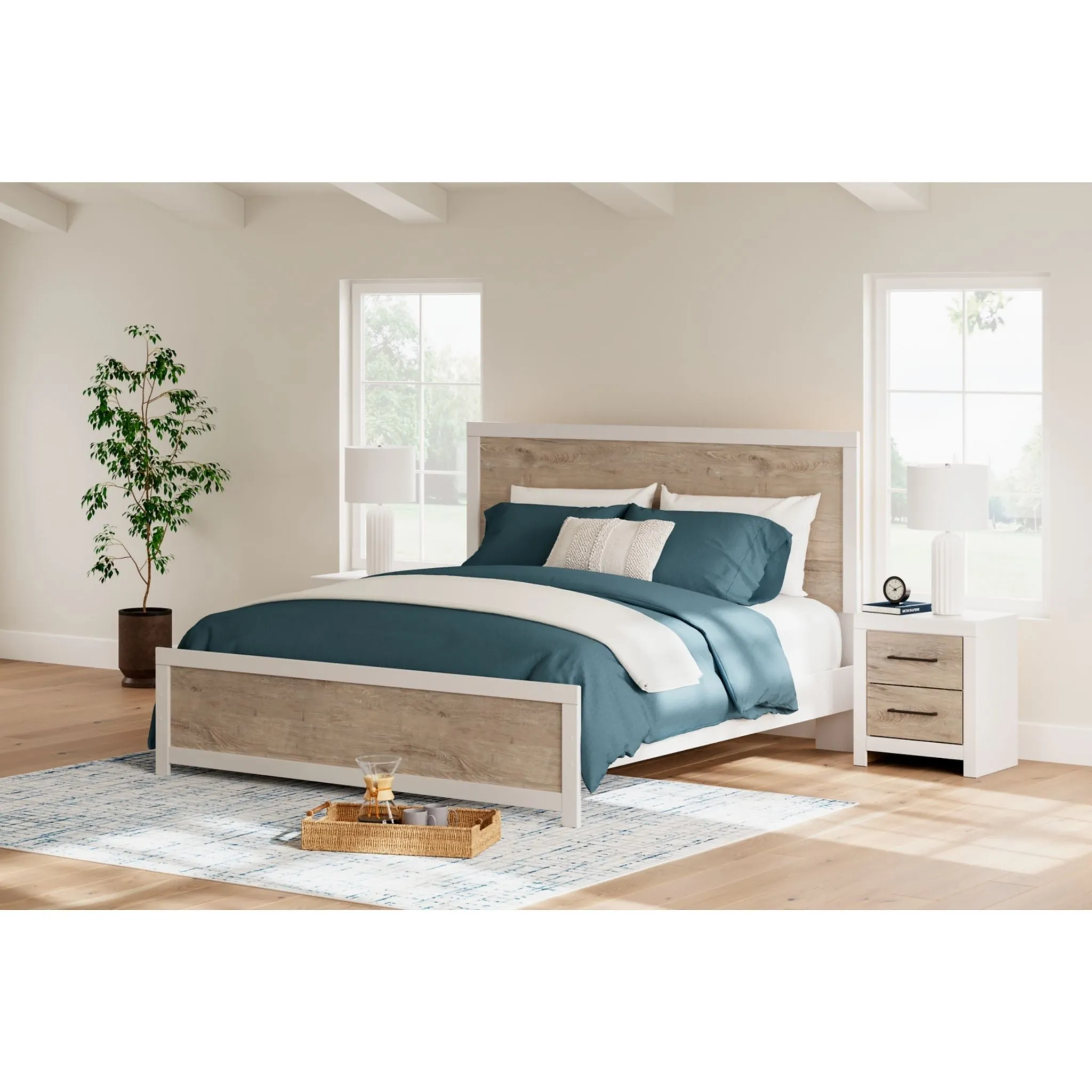 Charbitt King Panel Bed