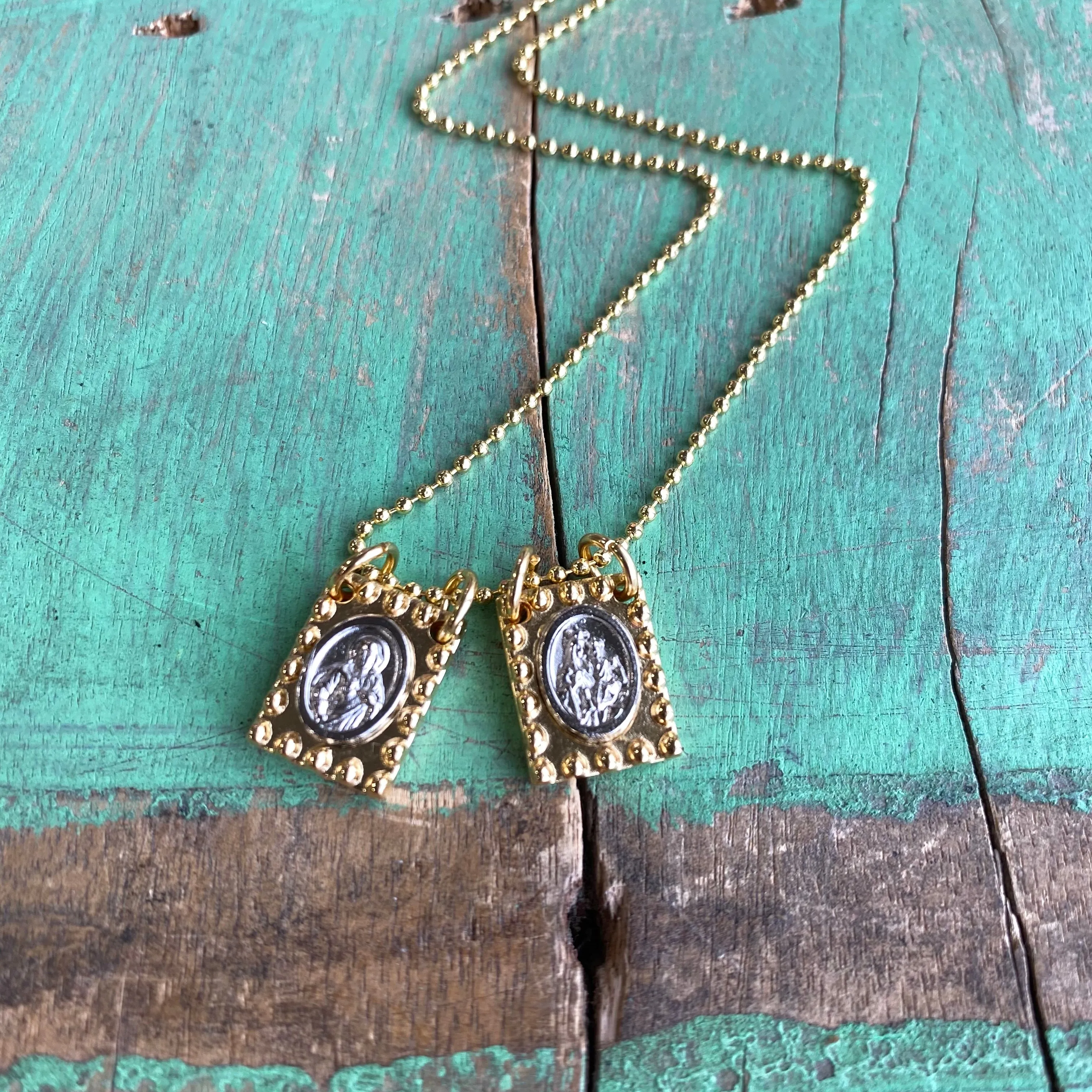 Two-Tone Scapular