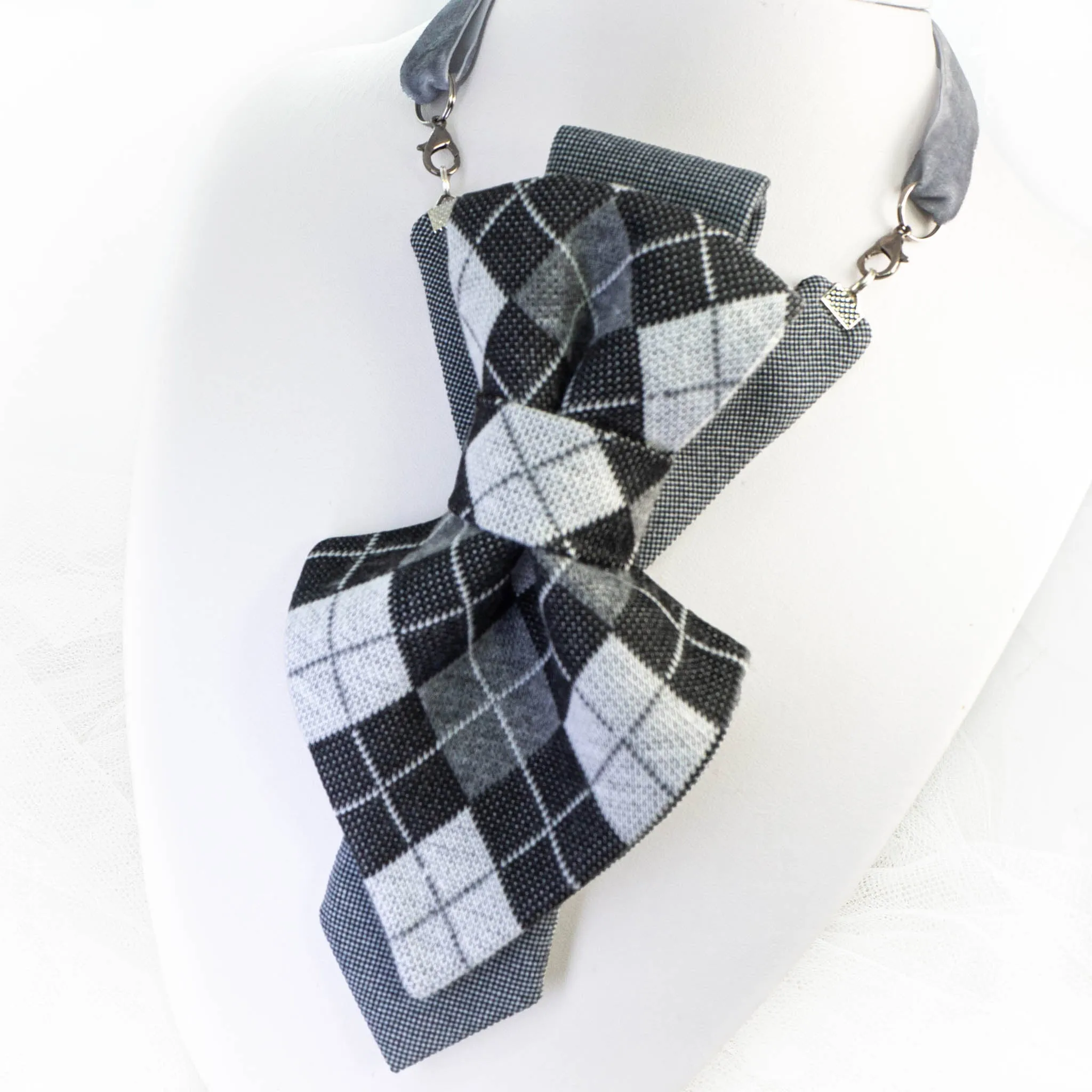 WOMEN'S NECKTIE "REMEMBRANCE"