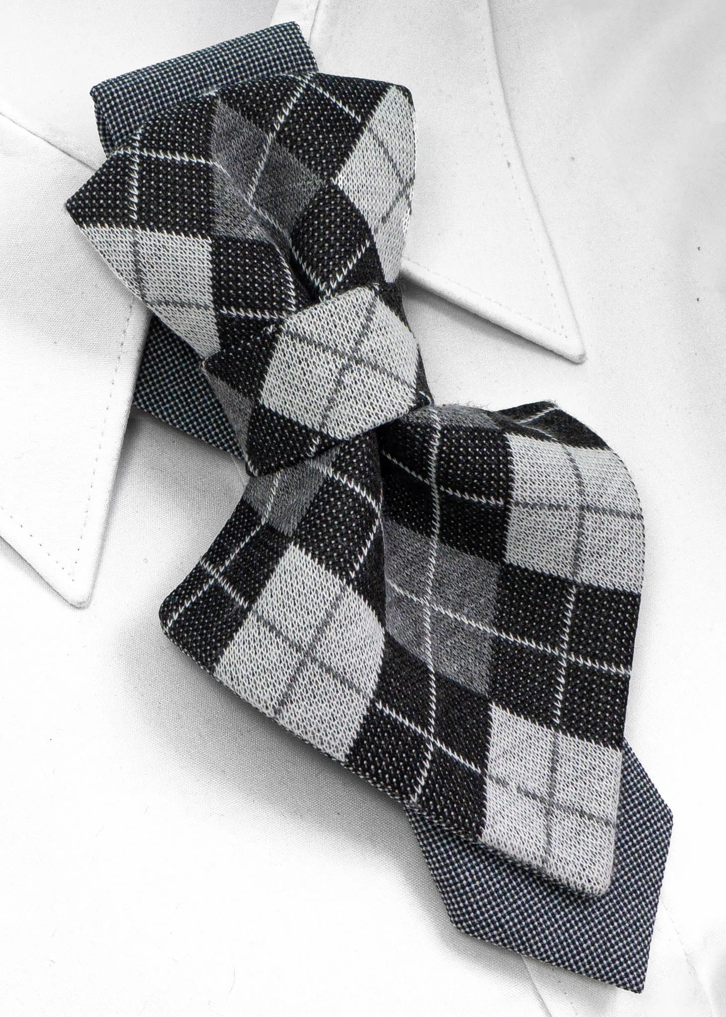 WOMEN'S NECKTIE "REMEMBRANCE"