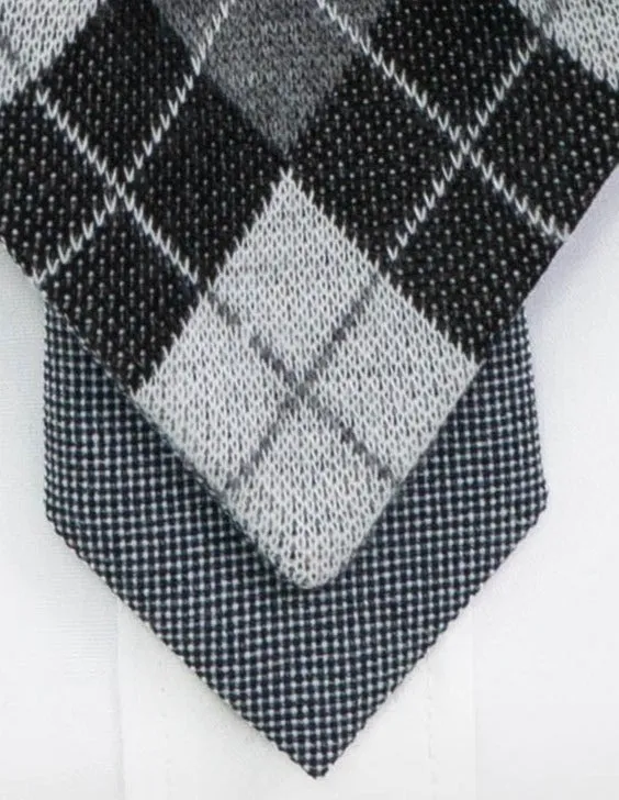 WOMEN'S NECKTIE "REMEMBRANCE"